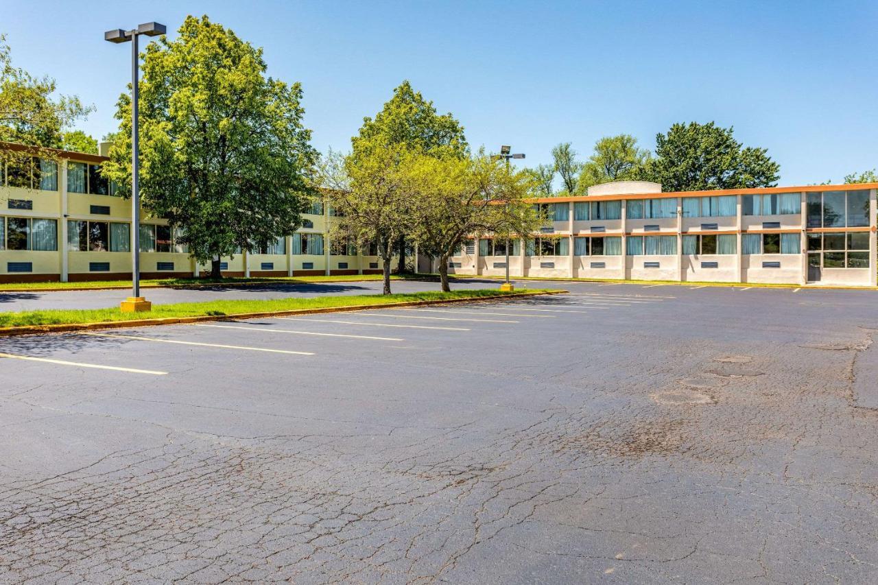 Econo Lodge Fredonia Exterior foto